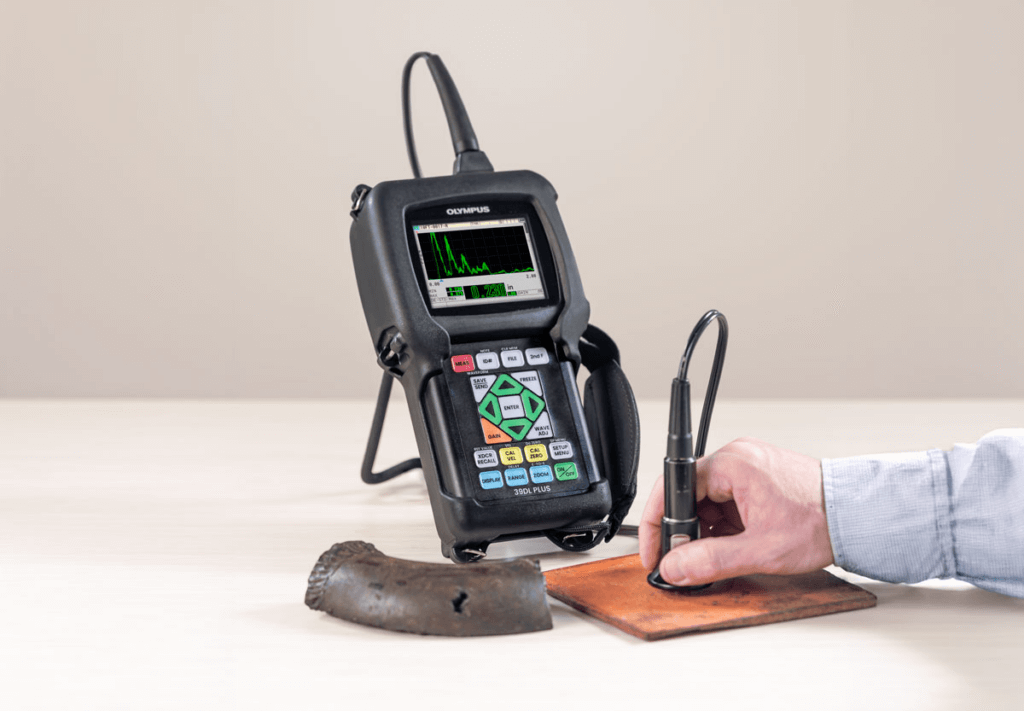 39DL PLUS Ultrasonic Thickness Gauge.